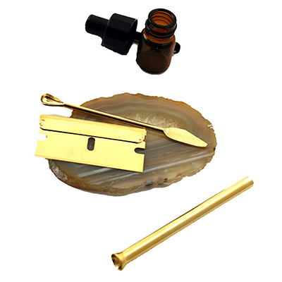 Schnupfzubehör mit Ziehrohr, Dosierer und Spatel